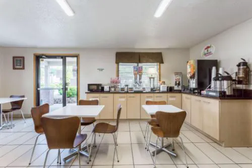 Super 8 by Wyndham Danville VA hotel detail image 4