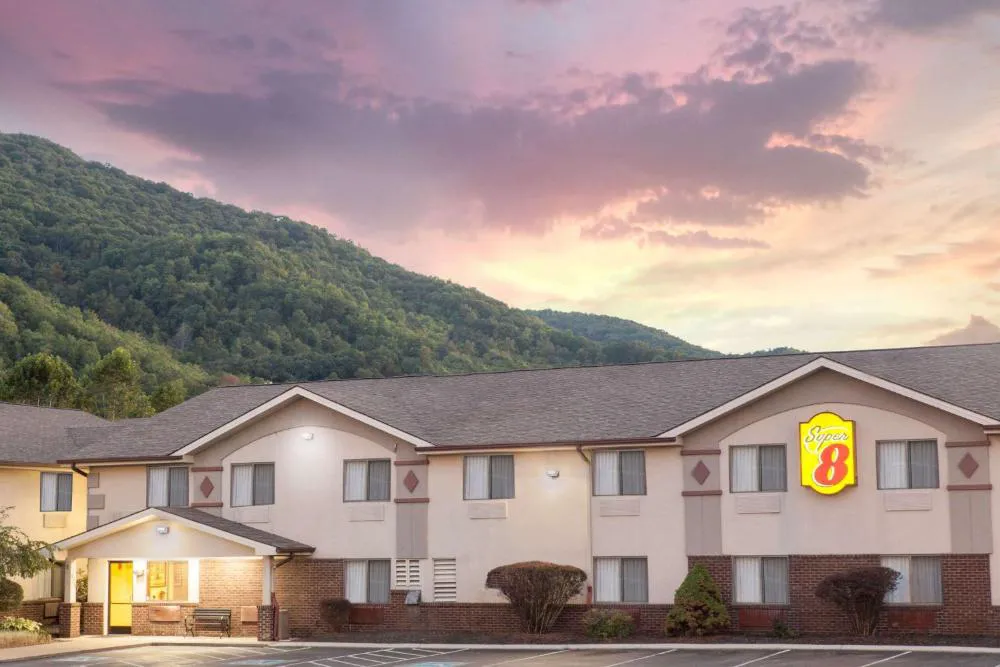 Super 8 by Wyndham Norton VA hotel hero