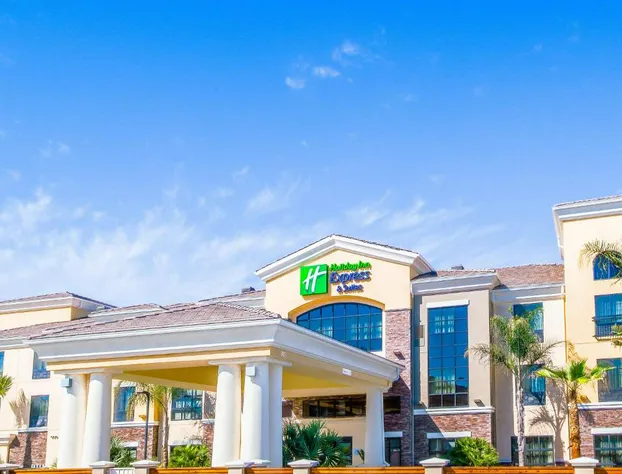 Holiday Inn Express & Suites Eureka by IHG hotel detail image 1