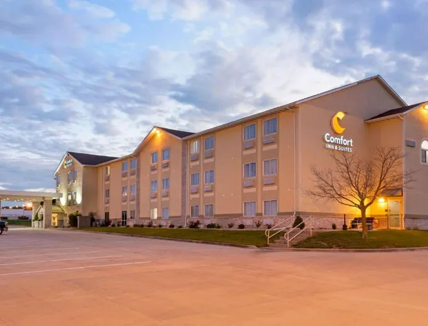 Comfort Inn & Suites near Route 66 hotel detail image 1