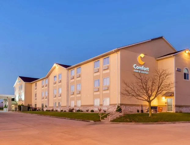 Comfort Inn & Suites near Route 66 hotel detail image 2