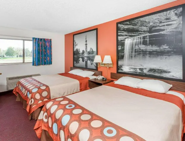 Super 8 by Wyndham Washington/Peoria Area hotel detail image 2