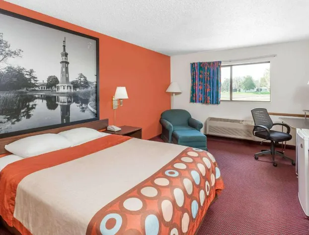 Super 8 by Wyndham Washington/Peoria Area hotel detail image 3