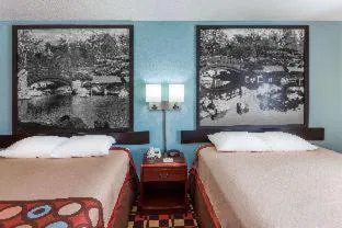 Econo Lodge hotel detail image 3