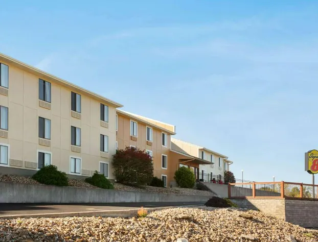 Super 8 by Wyndham Hannibal hotel detail image 2