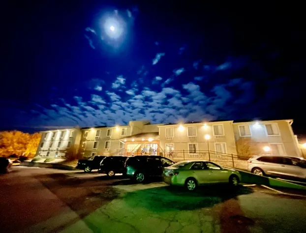 Super 8 by Wyndham Hannibal hotel detail image 3