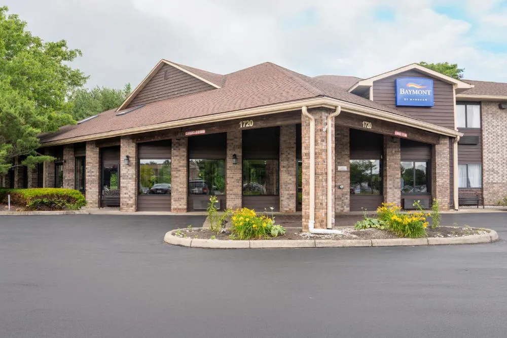 Baymont by Wyndham Delaware hotel hero