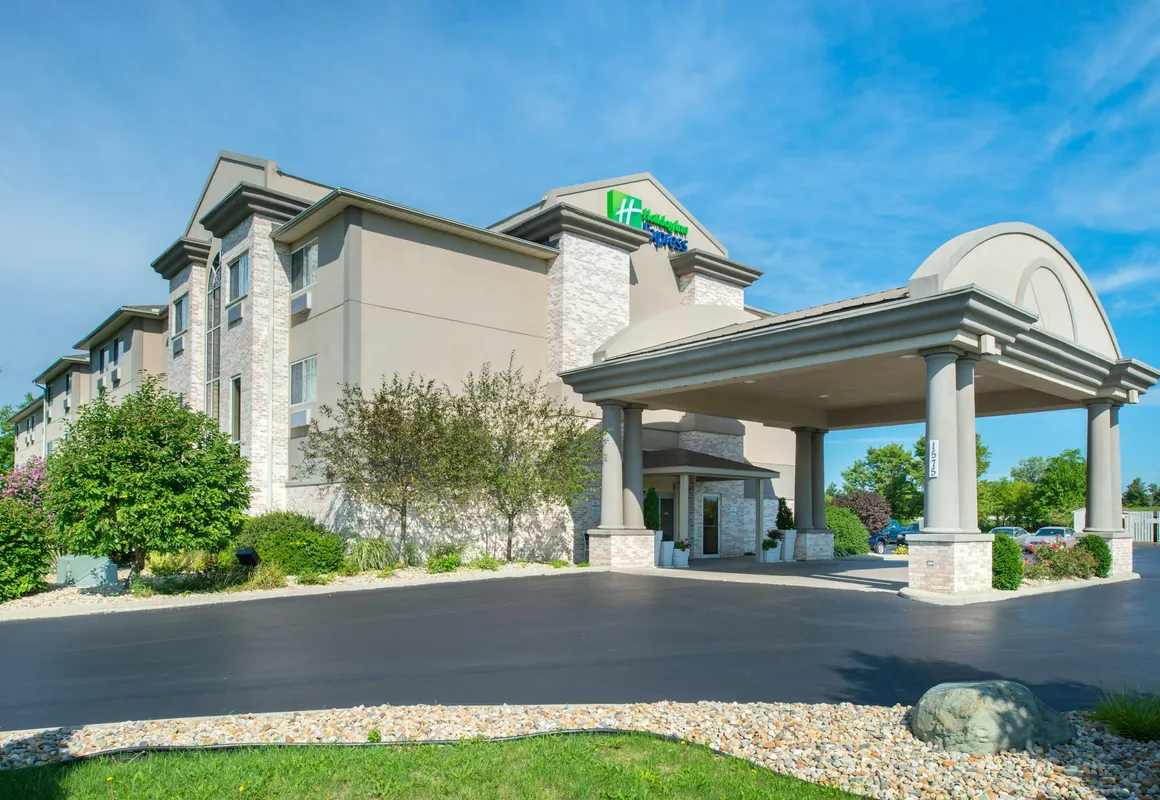 Holiday Inn Express & Suites Bucyrus by IHG hotel hero