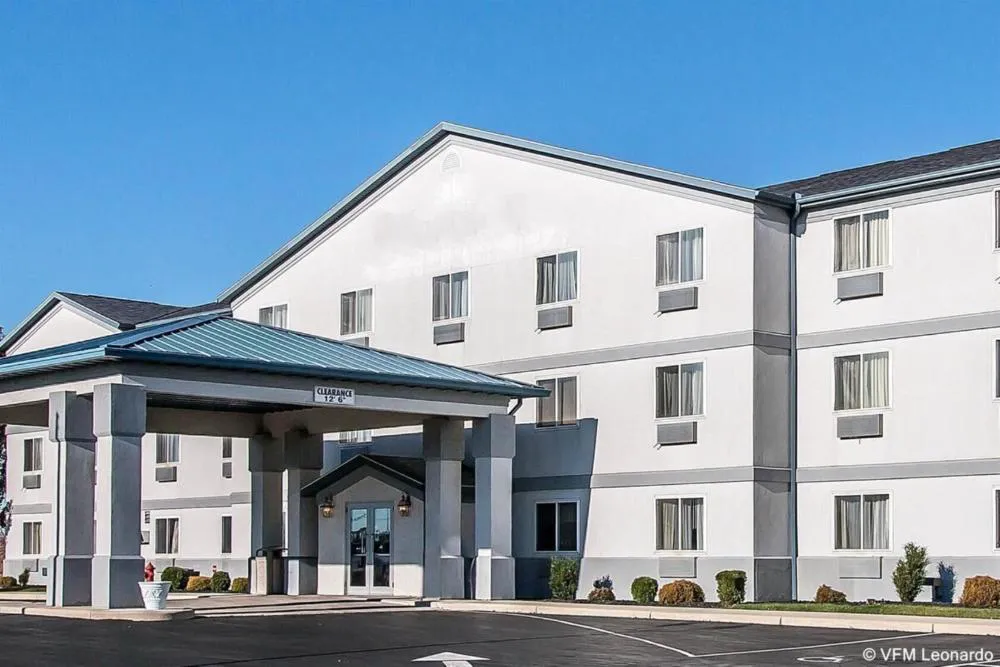 Bluffton Inn and Suites hotel hero