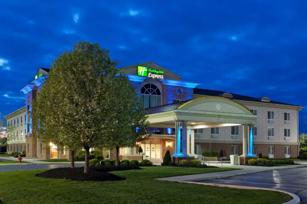 Holiday Inn Express & Suites Marion by IHG hotel hero