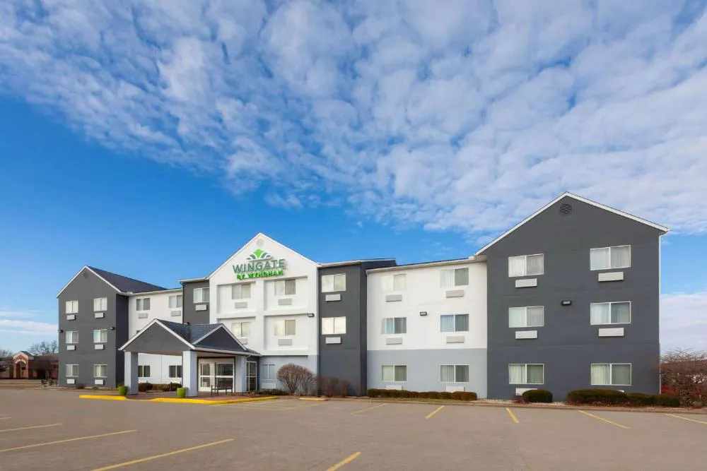 Wingate by Wyndham Marion hotel hero