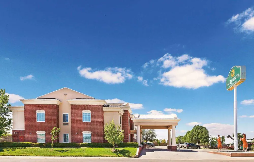 La Quinta Inn & Suites by Wyndham Dalhart hotel hero