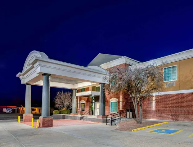 La Quinta Inn & Suites by Wyndham Dalhart hotel detail image 2