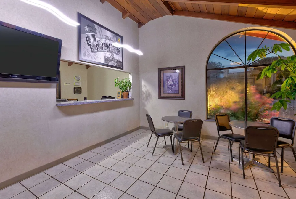 Super 8 by Wyndham Vernon hotel hero