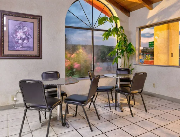 Super 8 by Wyndham Vernon hotel detail image 1