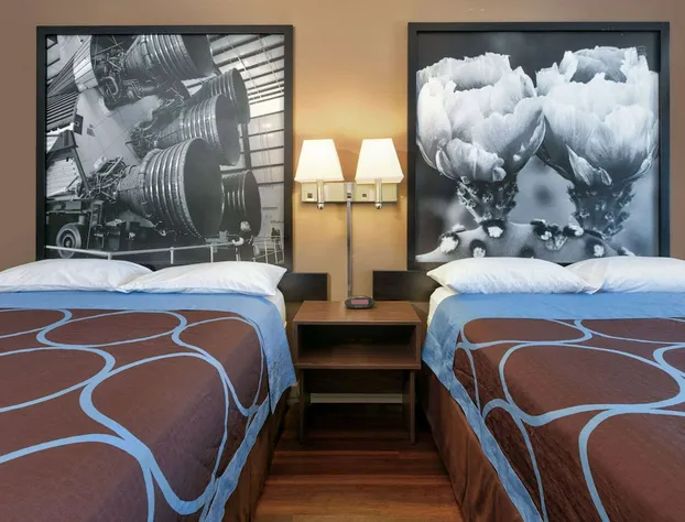 Super 8 by Wyndham Vernon hotel detail image 2