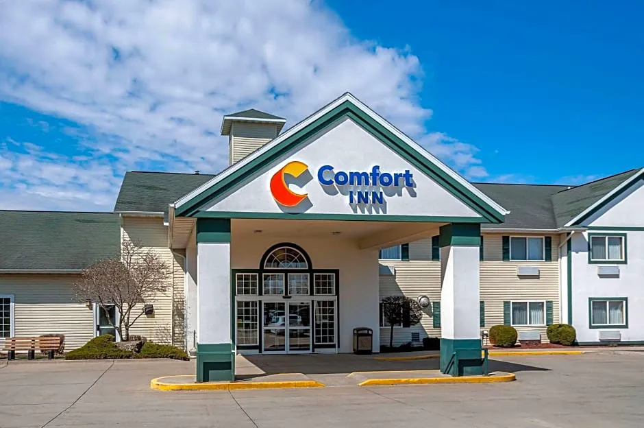 Comfort Inn Dyersville Near Field of Dreams hotel hero