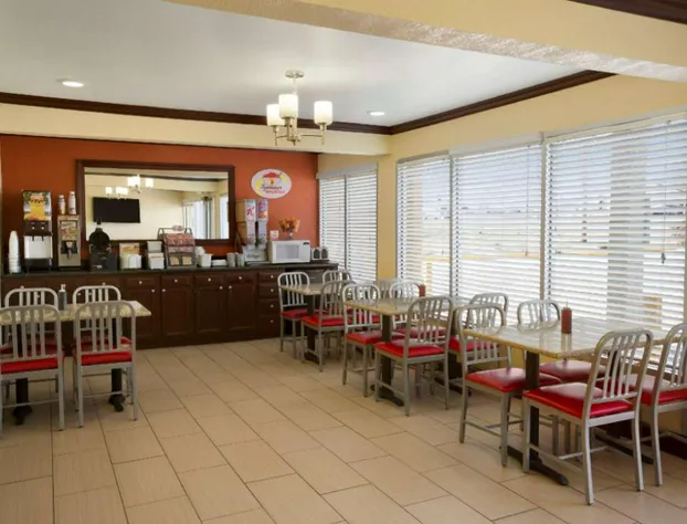 Super 8 by Wyndham Woodward hotel detail image 3