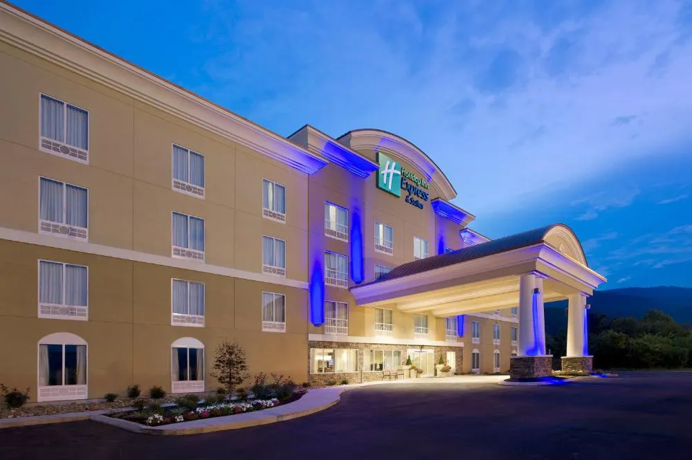 Holiday Inn Express & Suites, Caryville by IHG hotel hero