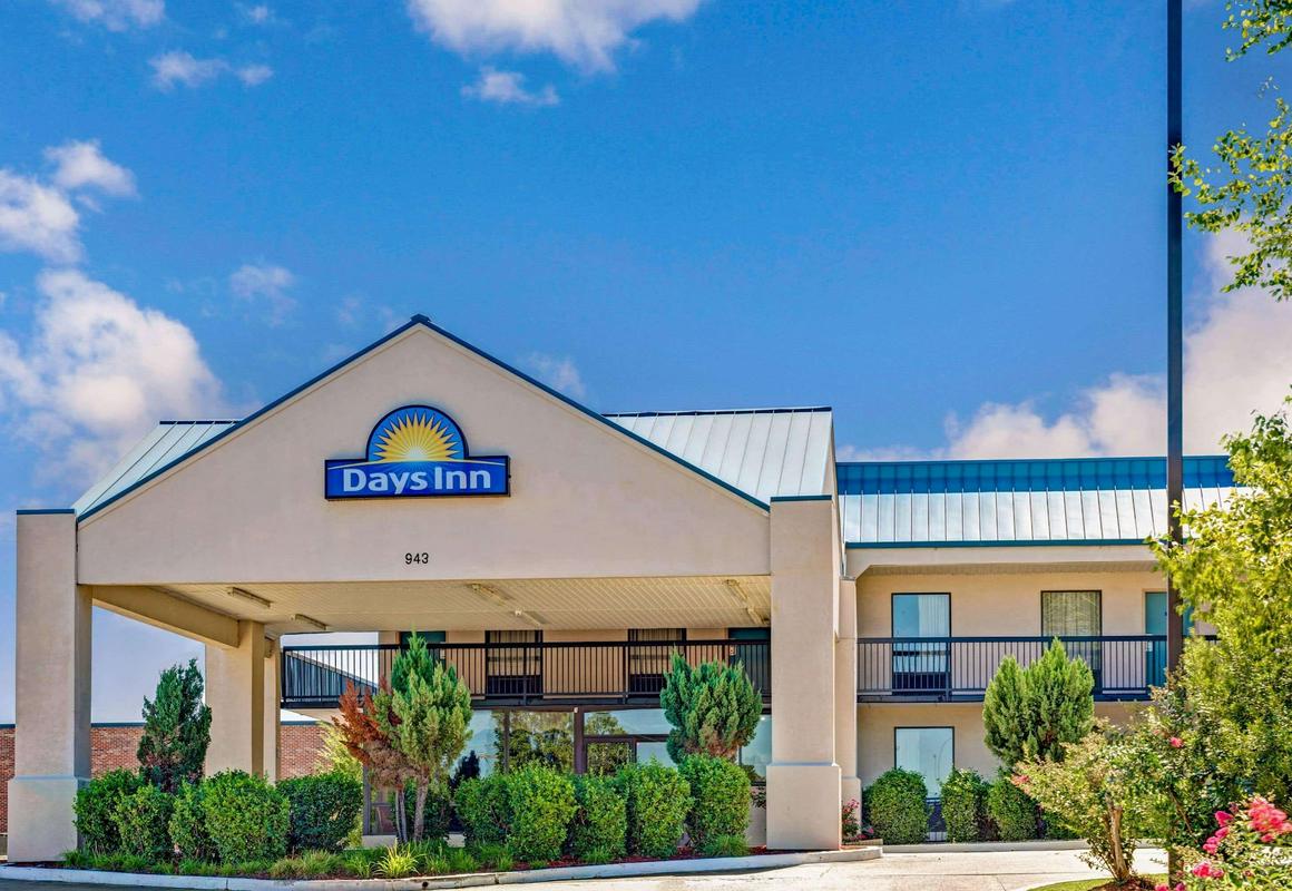 Days Inn by Wyndham Hernando hotel hero