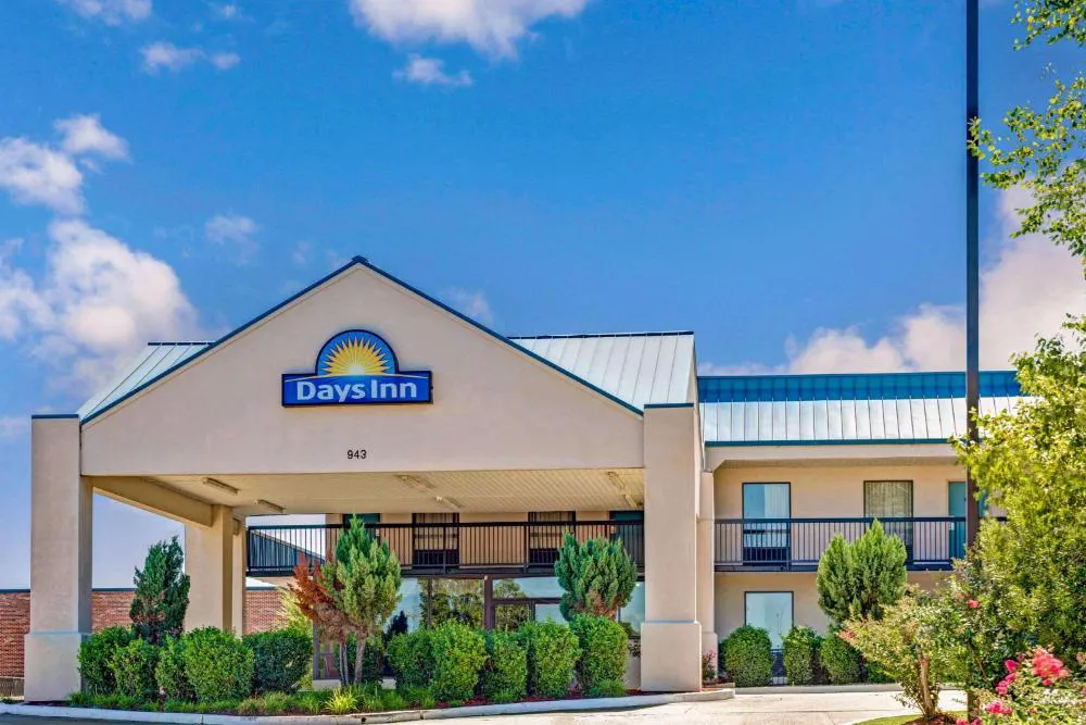Days Inn by Wyndham Hernando hotel hero