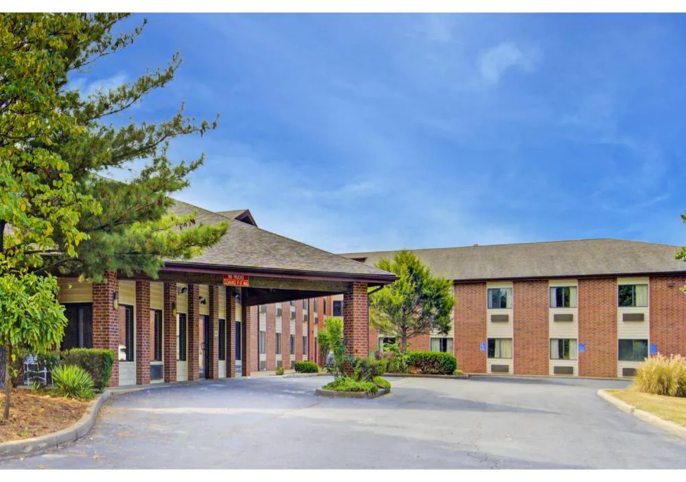 Capital O Amerihost Inn and Suites Fulton Hwy 54 MO hotel hero