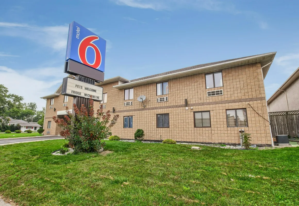 Motel 6 Windsor, ON hotel hero