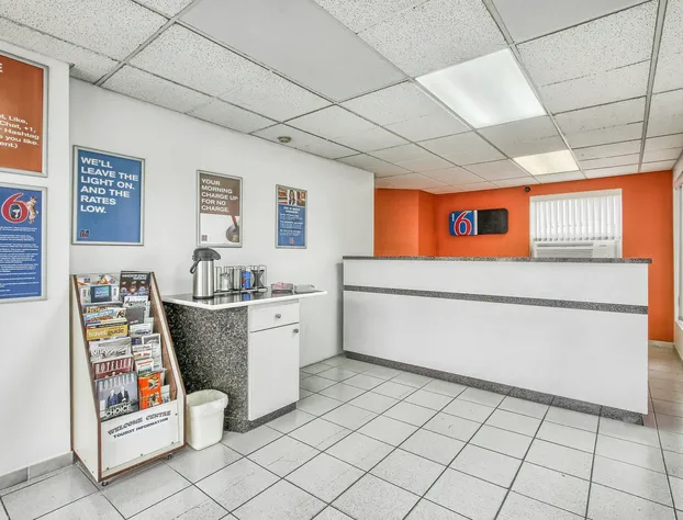 Motel 6 Windsor, ON hotel detail image 4