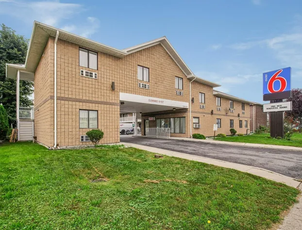 Motel 6 Windsor, ON hotel detail image 2