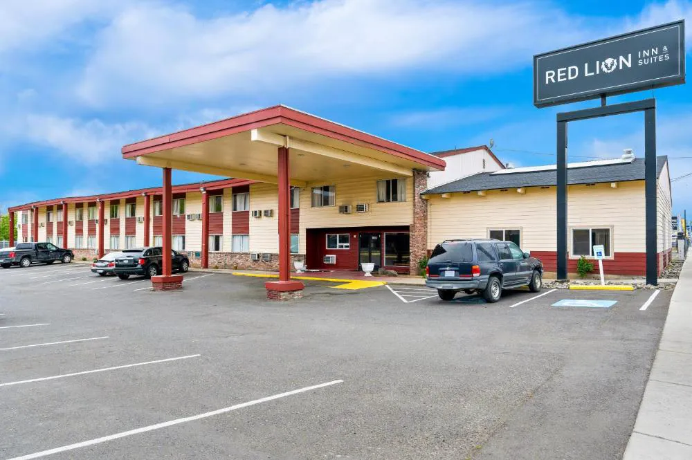 Red Lion Inn & Suites Yakima hotel hero