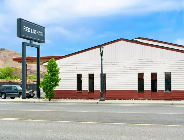 Red Lion Inn & Suites Yakima hotel detail image 1