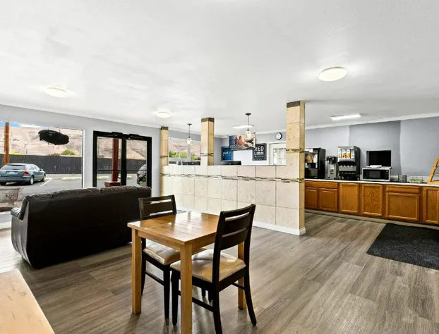 Red Lion Inn & Suites Yakima hotel detail image 4