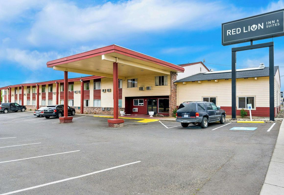 Red Lion Inn & Suites Yakima hotel hero