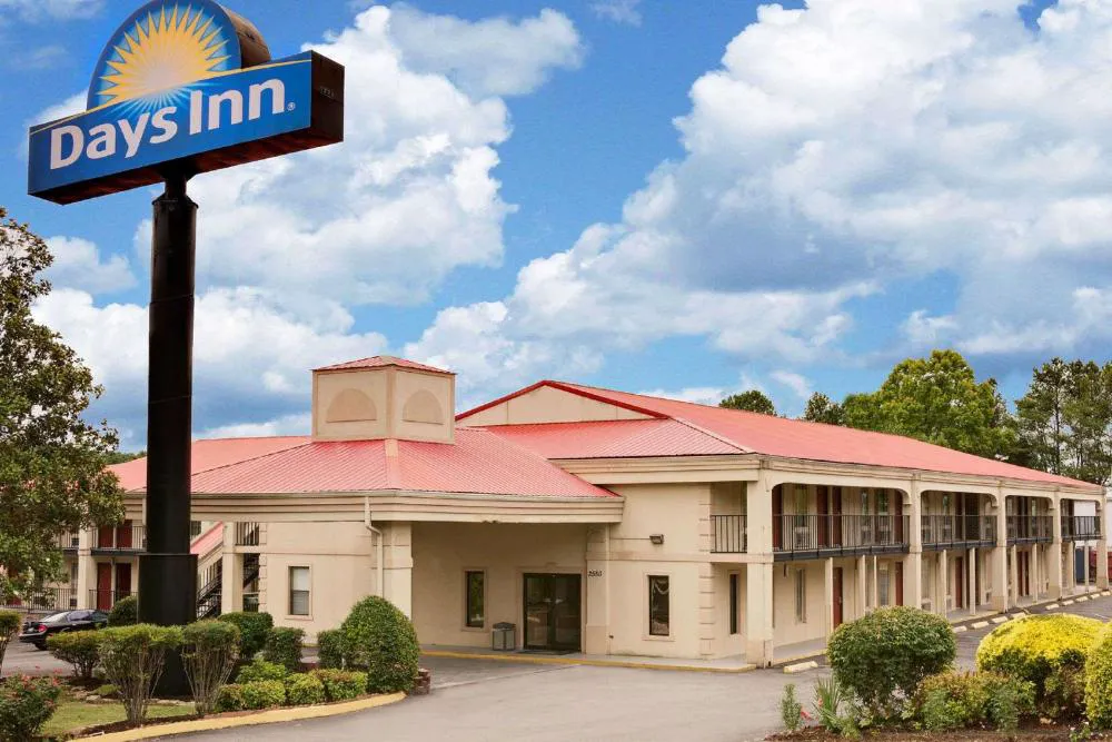 Days Inn by Wyndham Cleveland TN hotel hero