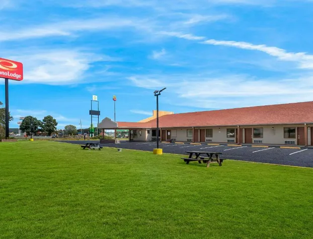 Econo Lodge Cornersville I-65 hotel detail image 1