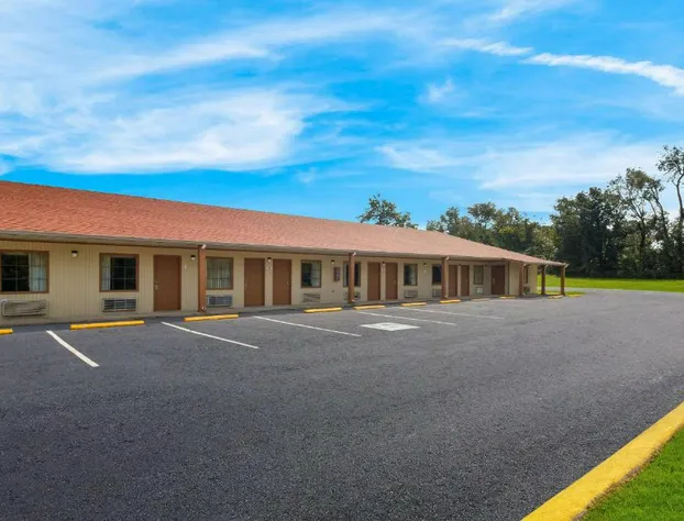 Econo Lodge Cornersville I-65 hotel detail image 3