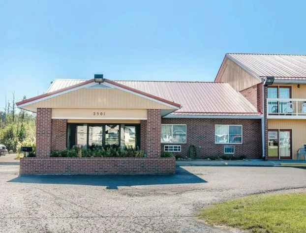 Econo Lodge Cadillac hotel detail image 4