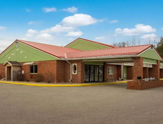 Econo Lodge Cadillac hotel detail image 3