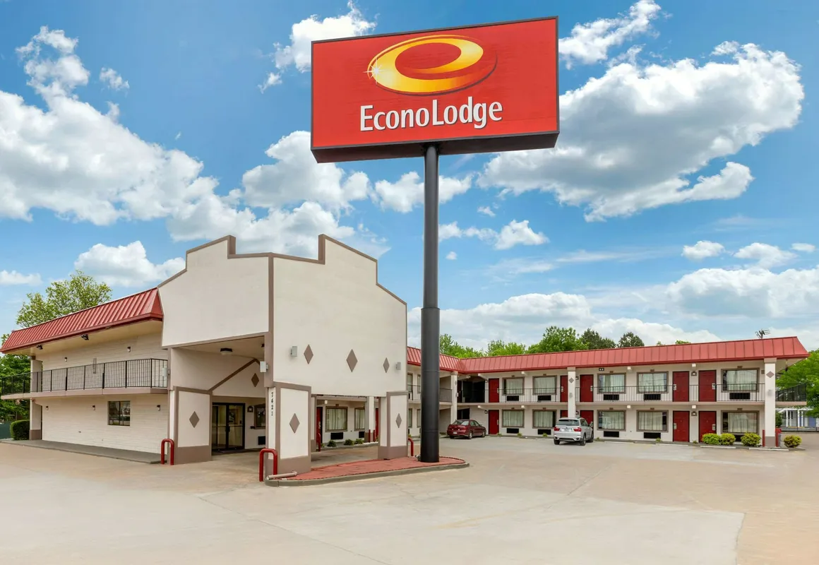 Econo Lodge hotel hero