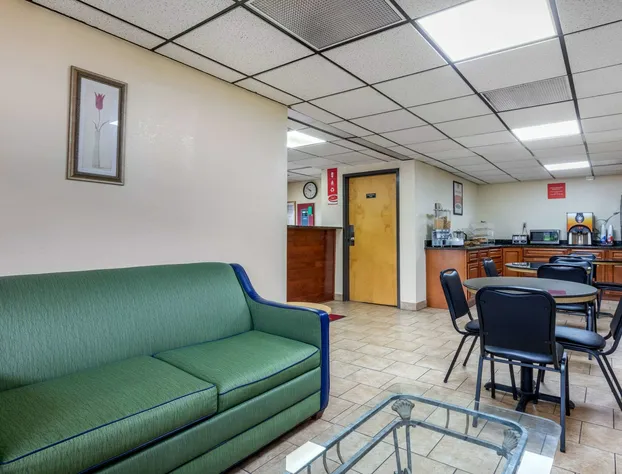 Econo Lodge hotel detail image 3