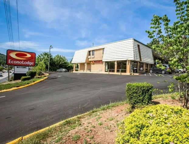 Econo Lodge Biltmore hotel detail image 1