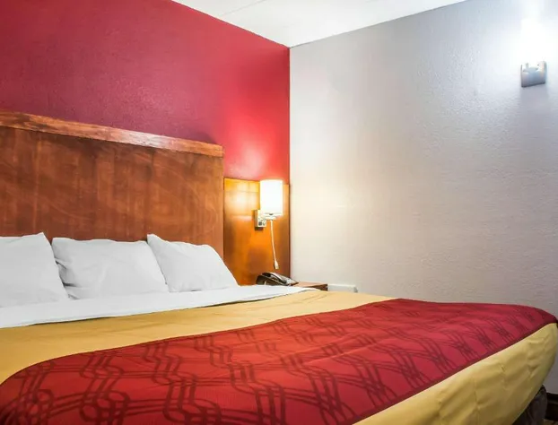 Econo Lodge Brockport hotel detail image 4