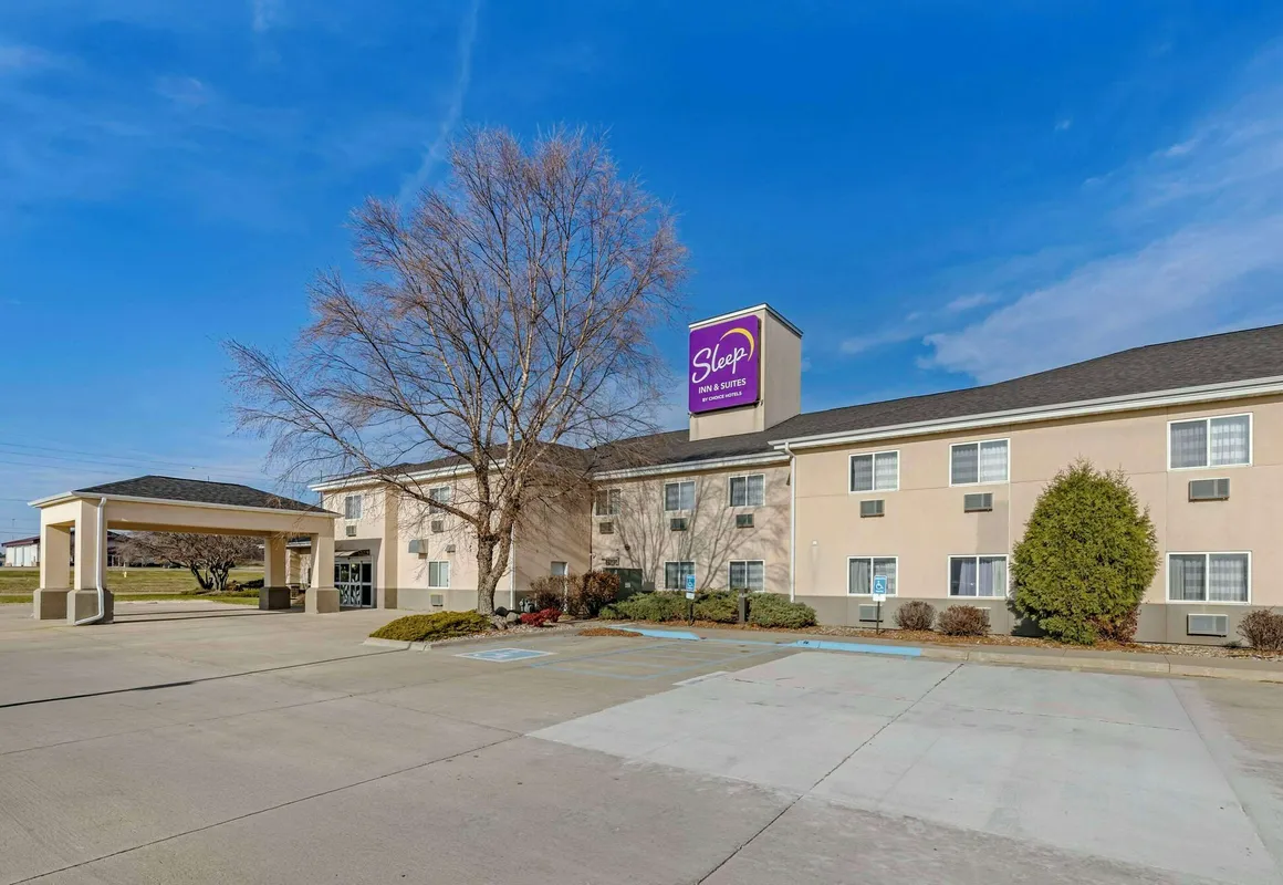 Sleep Inn & Suites Charles City hotel hero