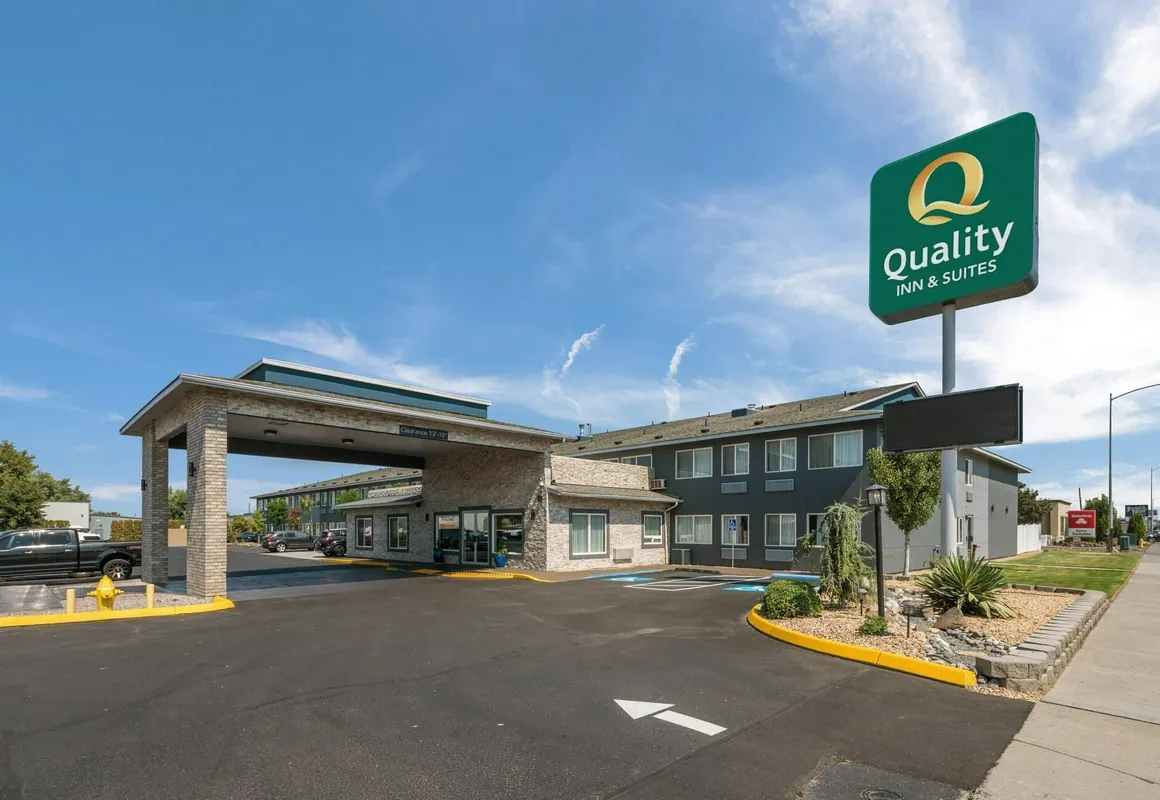 Quality Inn & Suites Kennewick Tri-Cities hotel hero