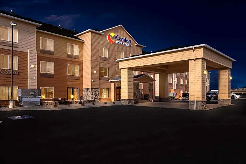 Comfort Inn & Suites hotel hero