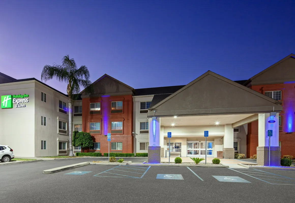 Holiday Inn Express & Suites Tulare by IHG hotel hero
