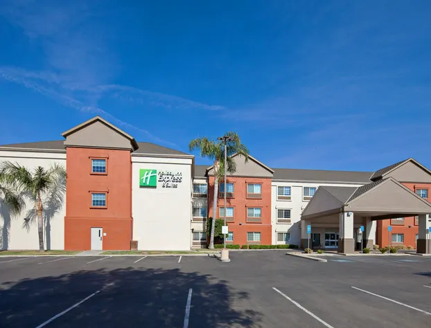 Holiday Inn Express & Suites Tulare by IHG hotel detail image 1