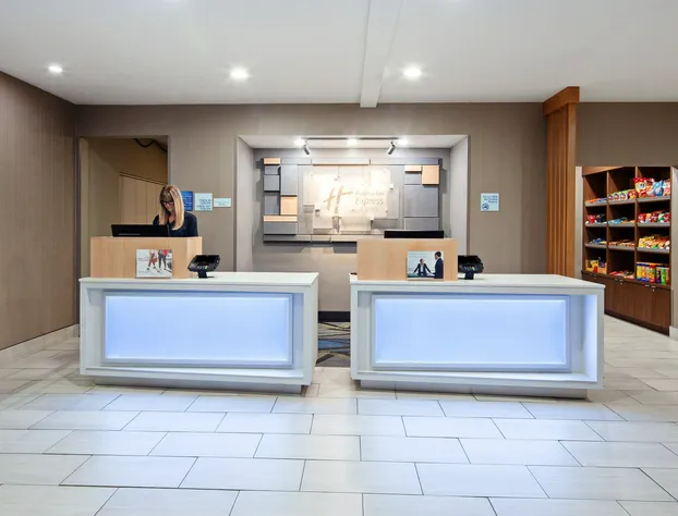 Holiday Inn Express & Suites Tulare by IHG hotel detail image 4