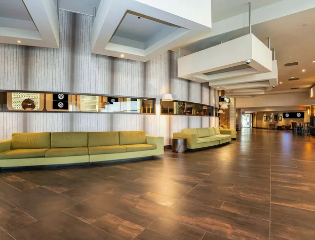 Sandman Signature Vancouver Airport Hotel & Resort hotel detail image 3