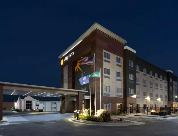 La Quinta Inn & Suites by Wyndham Wichita Airport hotel detail image 1